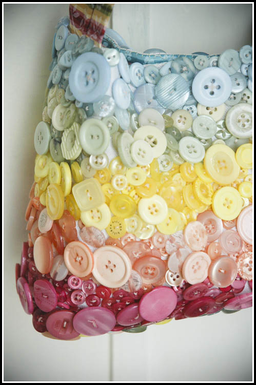 Cute as a Button Purse (by pixeldust on Craftster)